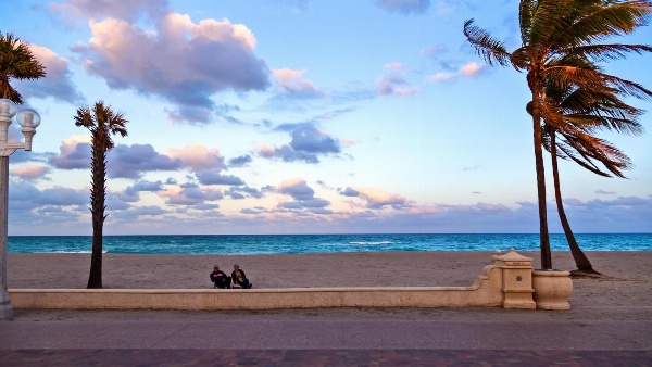 Riptide Oceanfront Hotel image 4